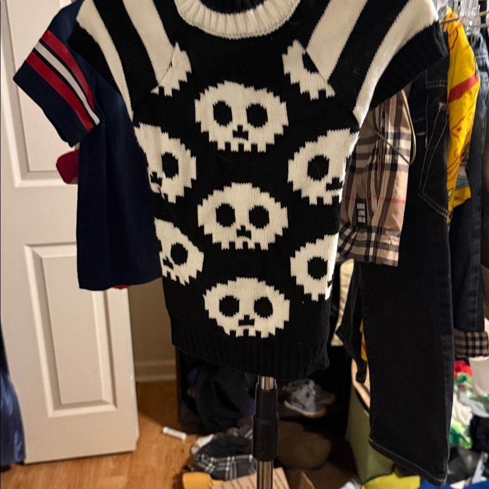 Black and White Skull Sweater Halloween 🎃
